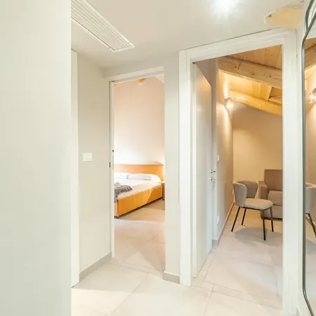 Апартаменты Guesthost - Porta Nuova! Andrea Doria Elegant *