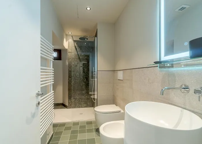 Guesthost - Porta Nuova! Andrea Doria Elegant Апартаменты *