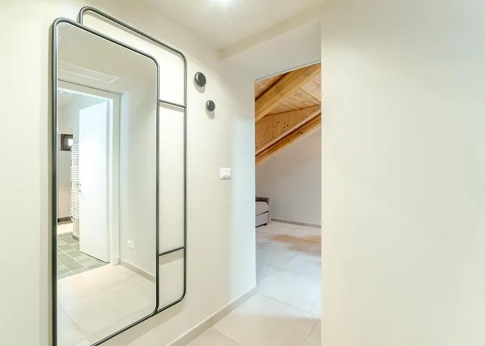 Guesthost - Porta Nuova! Andrea Doria Elegant Apartman *